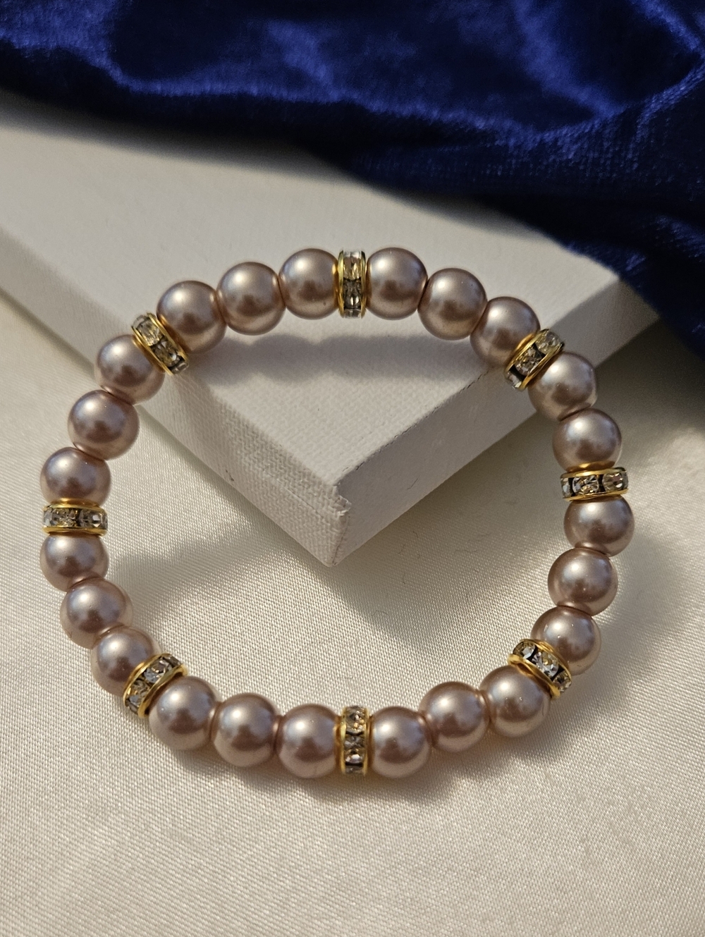 Elegant Biege Pearl Stretch Bracelet with Gold Rhinestone Spacers